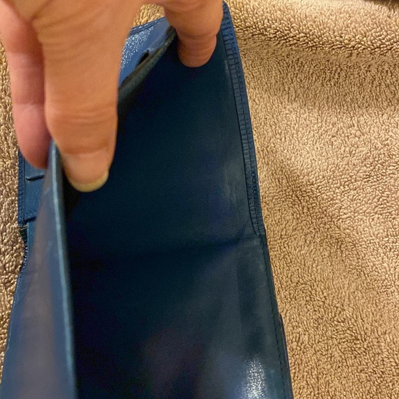 Louis Vuitton Unisex Bifold Wallet - Picture 5 of 10